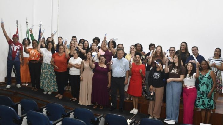 São Carlos certifica 33 agentes em curso técnico e reforça atenção básica
