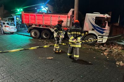 Caminhão atropela três pessoas e mata uma em Ibaté