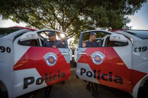 Polícia prende trio que fez buraco em parede de banco para furtar cofre em Campinas