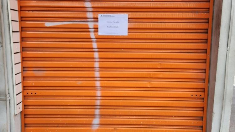 Fiscalização interdita dois boxes na Praça do Comércio