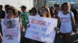 CCJ adia novamente análise de PEC sobre redução da maioridade penal