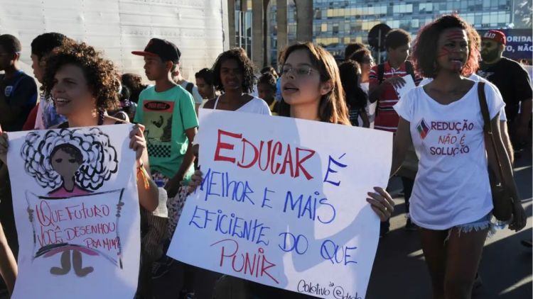 CCJ adia novamente análise de PEC sobre redução da maioridade penal