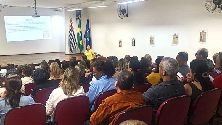 Secretaria de Educação discute atribuição de aulas com gestores da rede municipal
