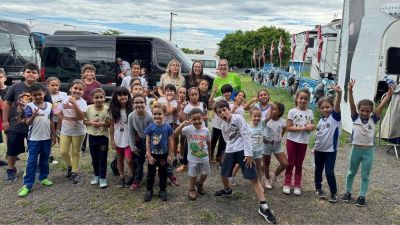 Fundo Social leva 800 crianças de projetos sociais para espetáculo circense em São Carlos