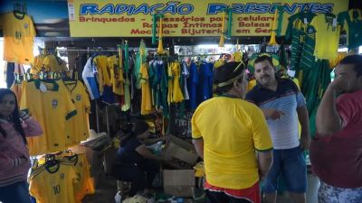 Vendas no comércio caem 0,8% em julho, com “ressaca” da Copa do Mundo