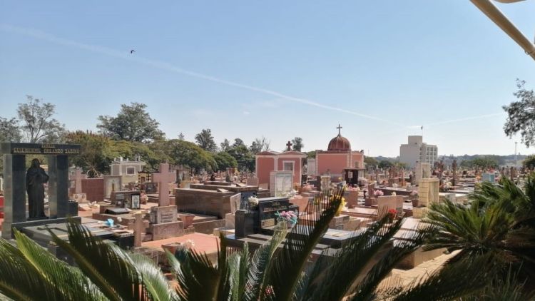 Dia das Mães: prefeitura orienta horários de visitação e limpeza dos cemitérios