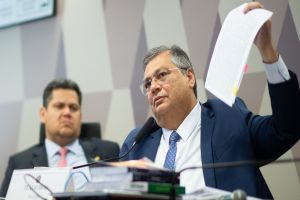 Voto de Dino a favor do PSB dias após deixar partido expõe divergências sobre conflito no STF