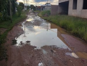 Moradores na Quinta dos Buritis reclamam de abandono da prefeitura