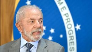Lula só vai telefonar quando Trump der abertura, diz Gleisi
