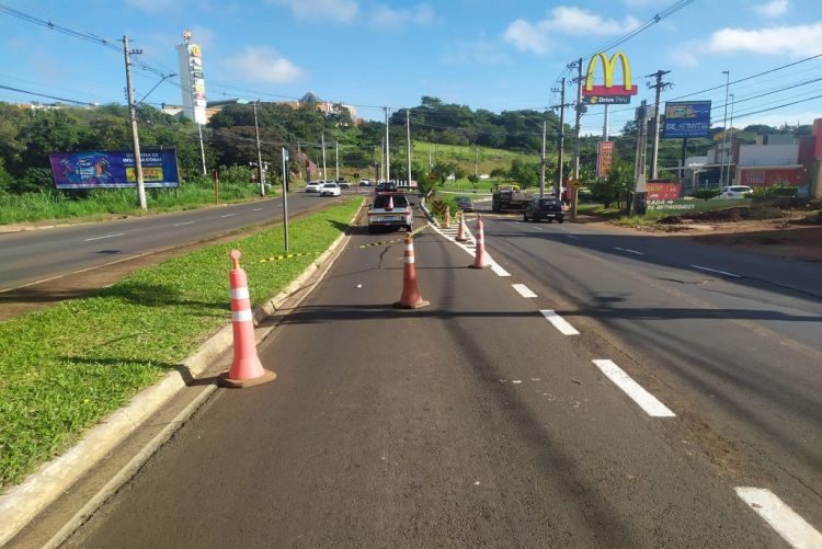 Alça de acesso a rua Passeio das Quaresmeiras é interditada