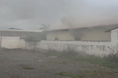 Casa pega fogo na Vila Monteiro