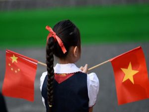 Navios chineses ignoram apelo do Vietnã para deixar área perto de blocos de gás operados pela Rússia