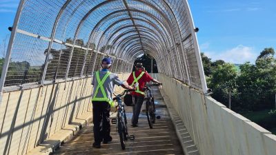 “Café na Passarela” orienta  pedestres e ciclistas em São Carlos