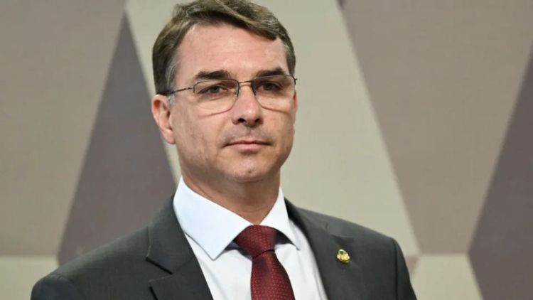 Flávio Bolsonaro lidera rejeição após áudio com Vorcaro, aponta pesquisa Atlas/Bloomberg