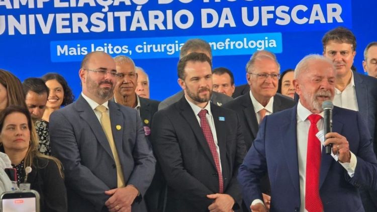 “São Carlos por Elas” ganha destaque durante visita de Lula, e Lucão Fernandes reforça pauta em evento da saúde