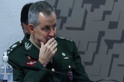 Desvios serão repudiados, diz comandante do Exército diante de Moraes