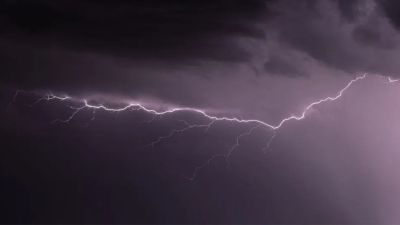 Jovem conta o que sentiu ao ser atingida por raio