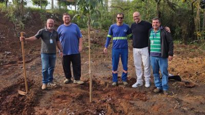 Saae realiza ação de reflorestamento em área de preservação permanente próxima ao Rio Monjolinho