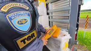 Polícia Rodoviária apreende quase 1 tonelada de maconha em carga de óleo