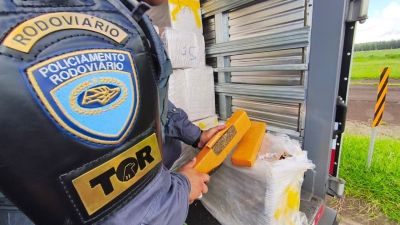Polícia Rodoviária apreende quase 1 tonelada de maconha em carga de óleo