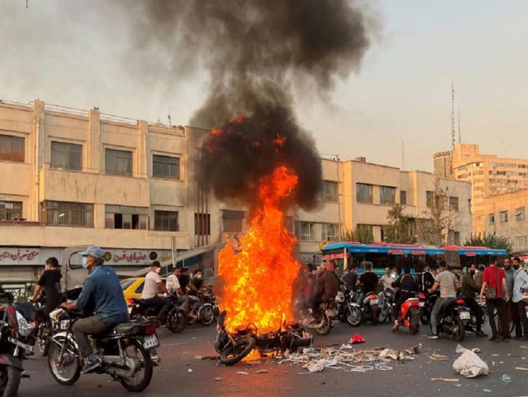 (Arquivo) Protesto em Teerã provocado pela morte da jovem Mahsa Amini © -