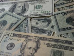 Secretária do Tesouro dos EUA diz que sanções colocam a hegemonia do dólar em risco