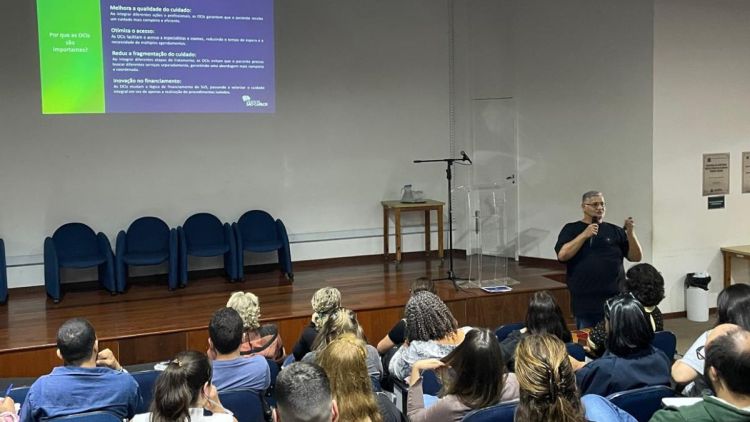 Secretaria da Saúde capacita profissionais para agilizar atendimento de especialidades