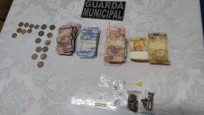 Suspeito abandona sacola com entorpecentes ao fugir da Guarda Municipal