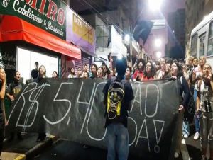 Estudantes da Unesp fazem manifestação contra reajuste da tarifa do transporte coletivo