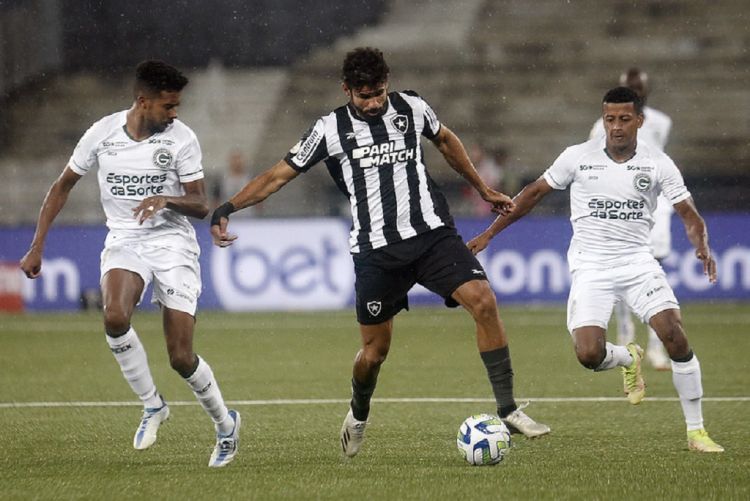 Botafogo só empata contra o Goiás, aumenta jejum e fica com sete pontos de vantagem no Brasileiro