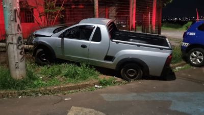 Acidente em São Carlos leva Guarda Municipal a identificar alerta de furto em caminhonete