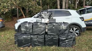 Mais de 380 kg de cocaína são apreendidos em carro