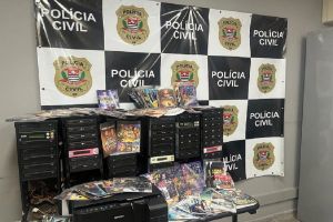 Polícia fecha estúdio clandestino e apreende 12 mil unidades de CDs e DVDs falsificadas