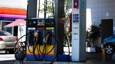 Concorrência do etanol e subvenção fazem preço da gasolina cair