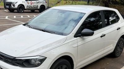 PM encontra carro furtado com identificação adulterada durante patrulhamento