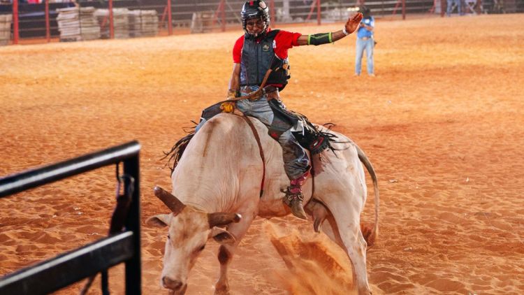 Paraense é o campeão das montarias em touros do Ribeirão Rodeo Music 2026