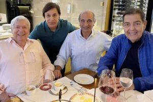 Faustão surge em jantar ao lado de Tom Cavalcante e outros famosos