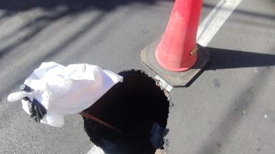 Interdição rua Padre Teixeira para reparo de vazamento de água
