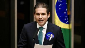 Plano alternativo ao IOF deve ser duradouro e evitar 'gambiarras tributárias', diz Hugo Motta