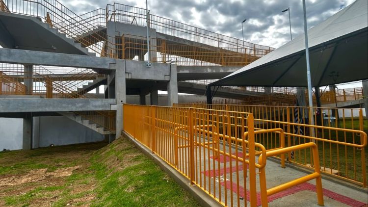 Prefeitura e Rumo entregam nova passarela acessível em Ibaté com homenagem ao ex-prefeito Mauro Telles
