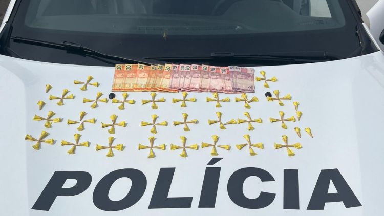 Polícia Militar prende homem com 110 porções de cocaína em Brotas