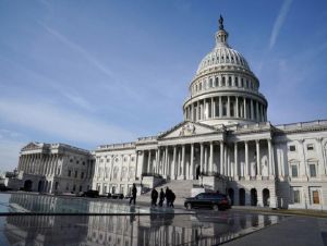 Déficit anual dos EUA deve marcar média de US$2 tri na próxima década, diz agência
