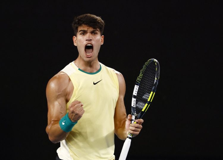 Alcaraz supera Sonego em duelo de quase 3h30 e avança no Australian Open