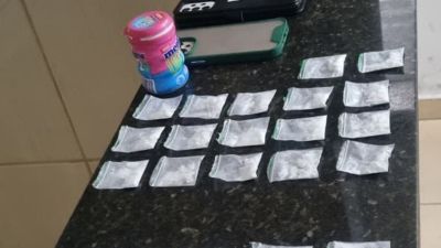 Suspeita de vender drogas em via pública é detida pela Guarda Municipal na Vila Carmem