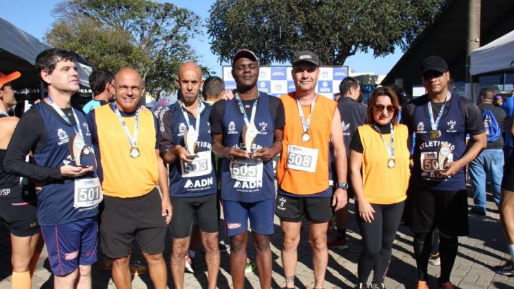 Atletas ACDs de São Carlos prestigiam Corrida 1º de Maio, em Ibaté
