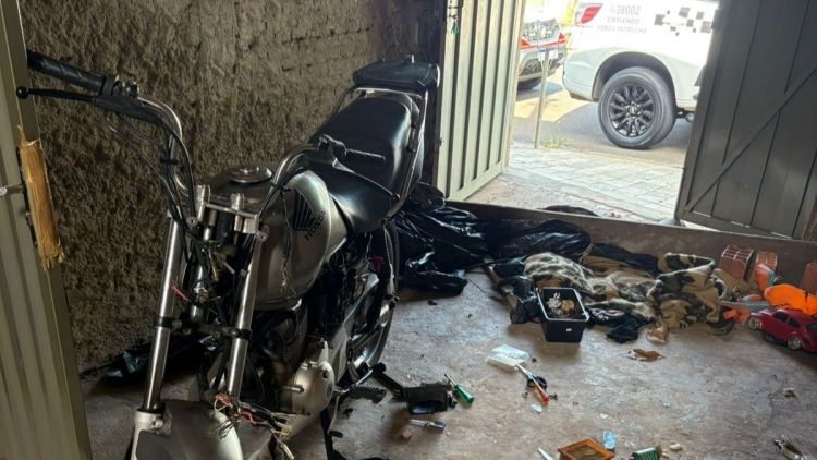 Motocicleta furtada é encontrada desmontada em garagem em São Carlos