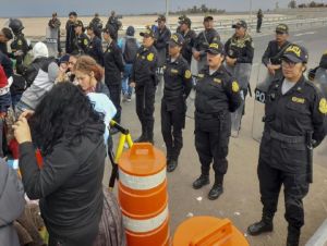 Governos estudam corredor humanitário para migrantes retidos entre Peru e Chile