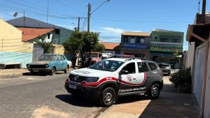 Denúncias levam fiscais a encerrar atividade irregular e retirar carros abandonados das ruas de Ibaté