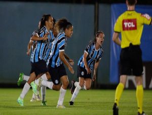 Grêmio bate Inter na abertura da 13ª rodada do Brasileiro Feminino