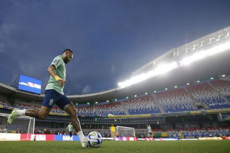 De técnico novo, seleção estreia nas Eliminatórias para a Copa de 2026